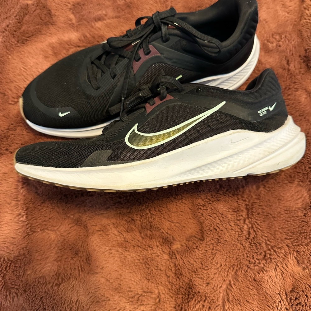🔥CROSSPOSTED🔥Nike Black and White Athletic Sneakers